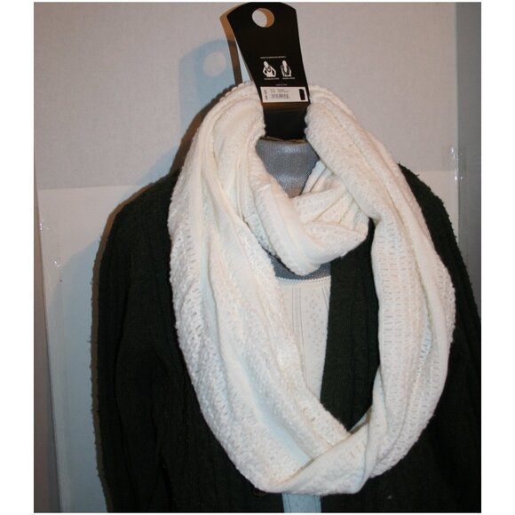Relativity Infinity Crochet Knit Winter Scarf Color Fresh Snow /White - Picture 6 of 9